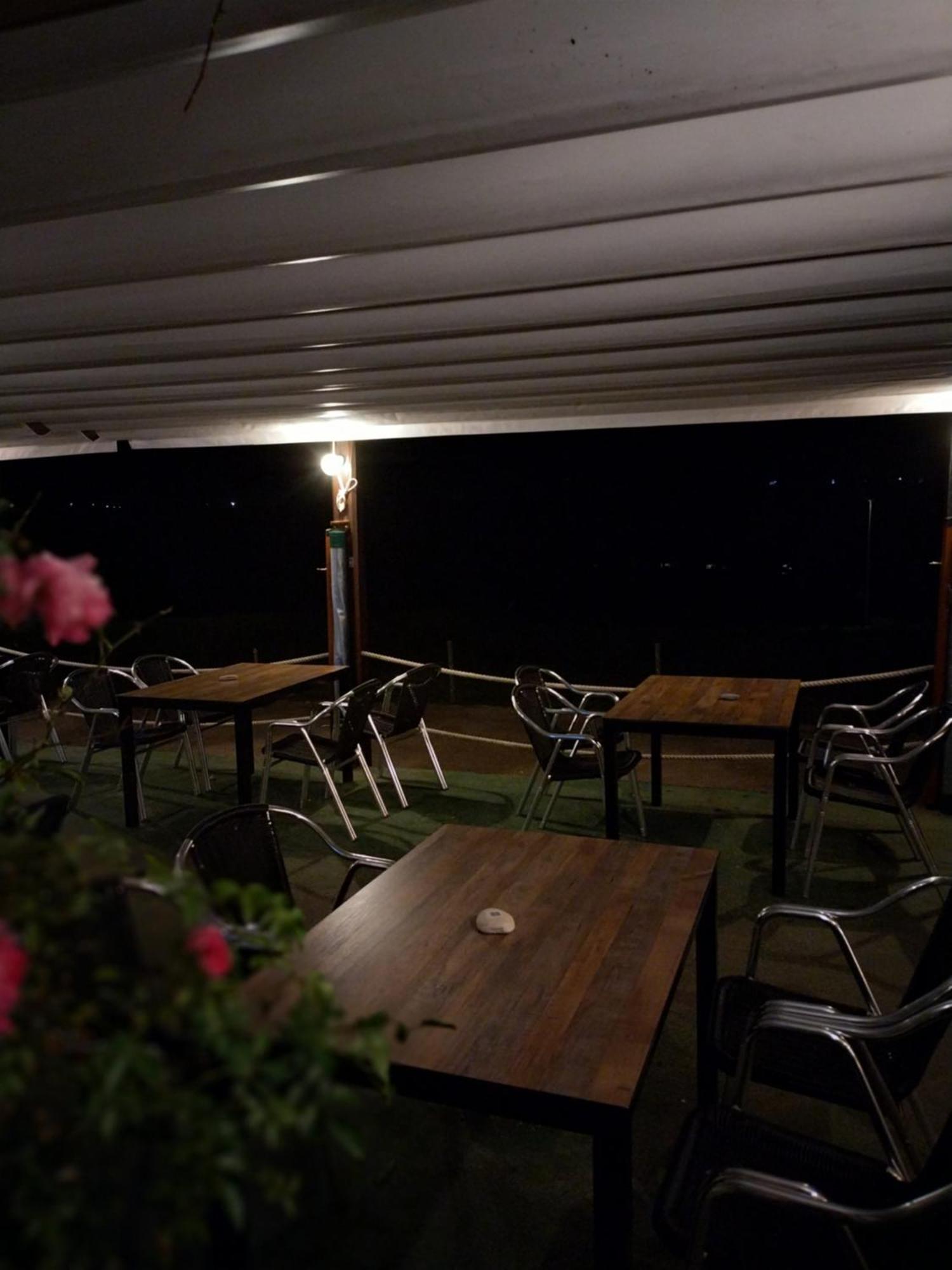 Hostal Restaurante Parajes Castropol Luaran gambar